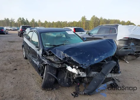 2011 Audi A4 2.0T Premium z USA, uszkodzony, nr VIN WAUBFAFL2BN014208